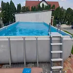 Schoenes Mit Grossem Pool 1200 M Zum Balaton