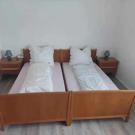 Casa de Férias Schoenes Mit Grossem Pool 1200 M Zum Balaton Balatonberény