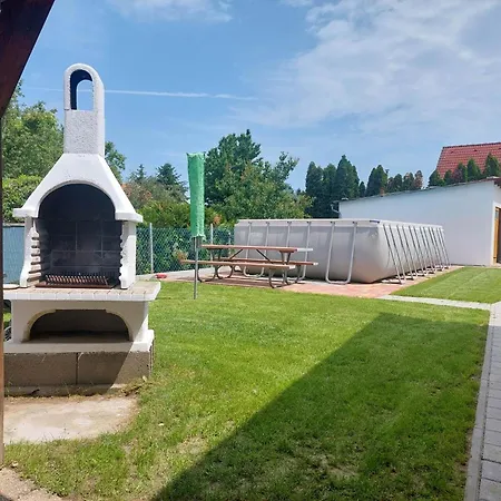 Schoenes Mit Grossem Pool 1200 M Zum Balaton * Balatonberény