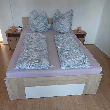 Schoenes Mit Grossem Pool 1200 M Zum Balaton 別荘 *