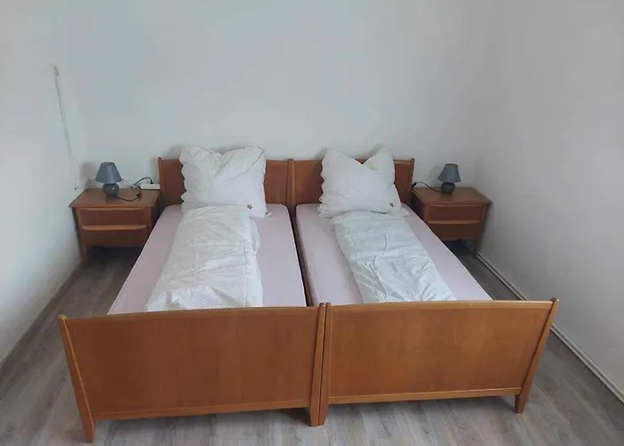 Casa de Férias Schoenes Mit Grossem Pool 1200 M Zum Balaton Balatonberény