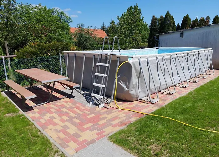 Casa de Férias Schoenes Mit Grossem Pool 1200 M Zum Balaton Balatonberény