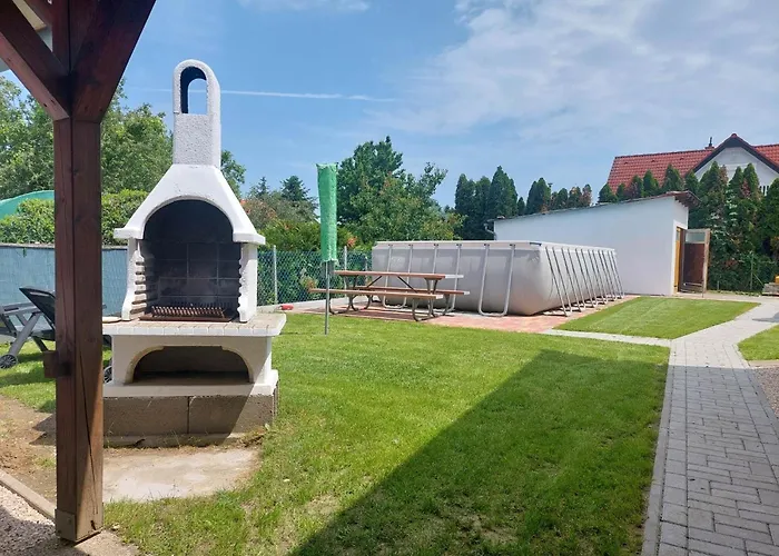 Schoenes Mit Grossem Pool 1200 M Zum Balaton * Balatonberény