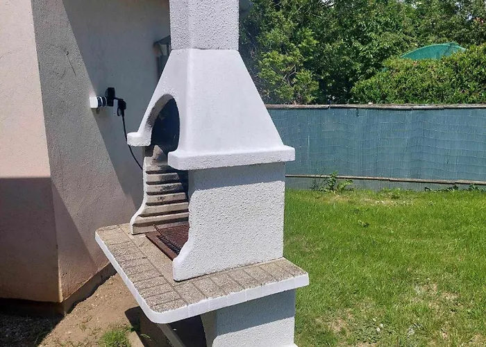 Schoenes Mit Grossem Pool 1200 M Zum Balaton Casa de Férias